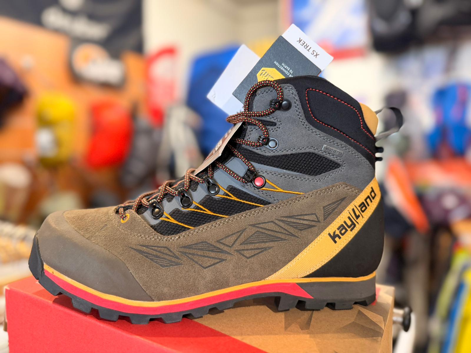 Chaussure Kayland marron jaune, vue de profil